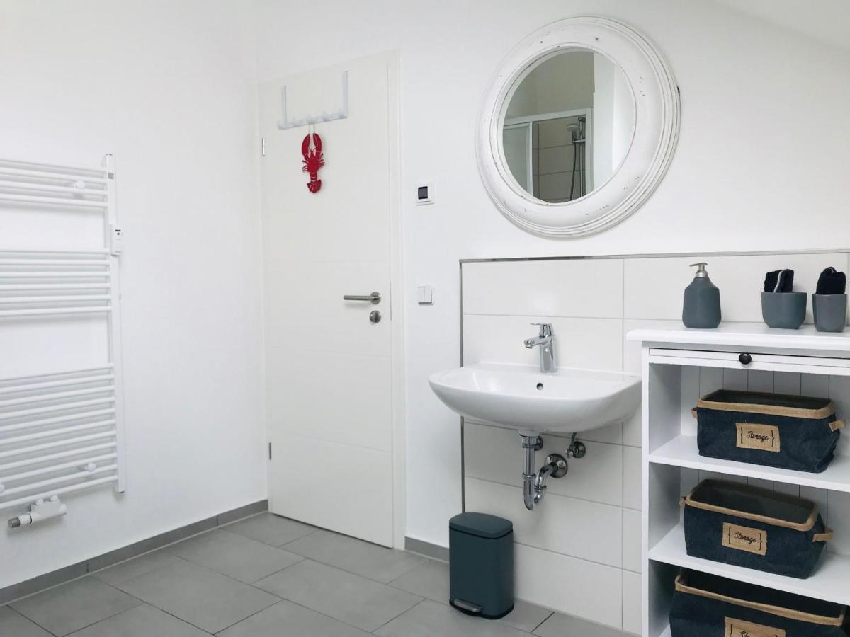 Moderne Ferienwohnung Mit Balkon, Meerblick - Ferienresidenz Zwei Boddenfewo 1-5 Lietzow Buitenkant foto