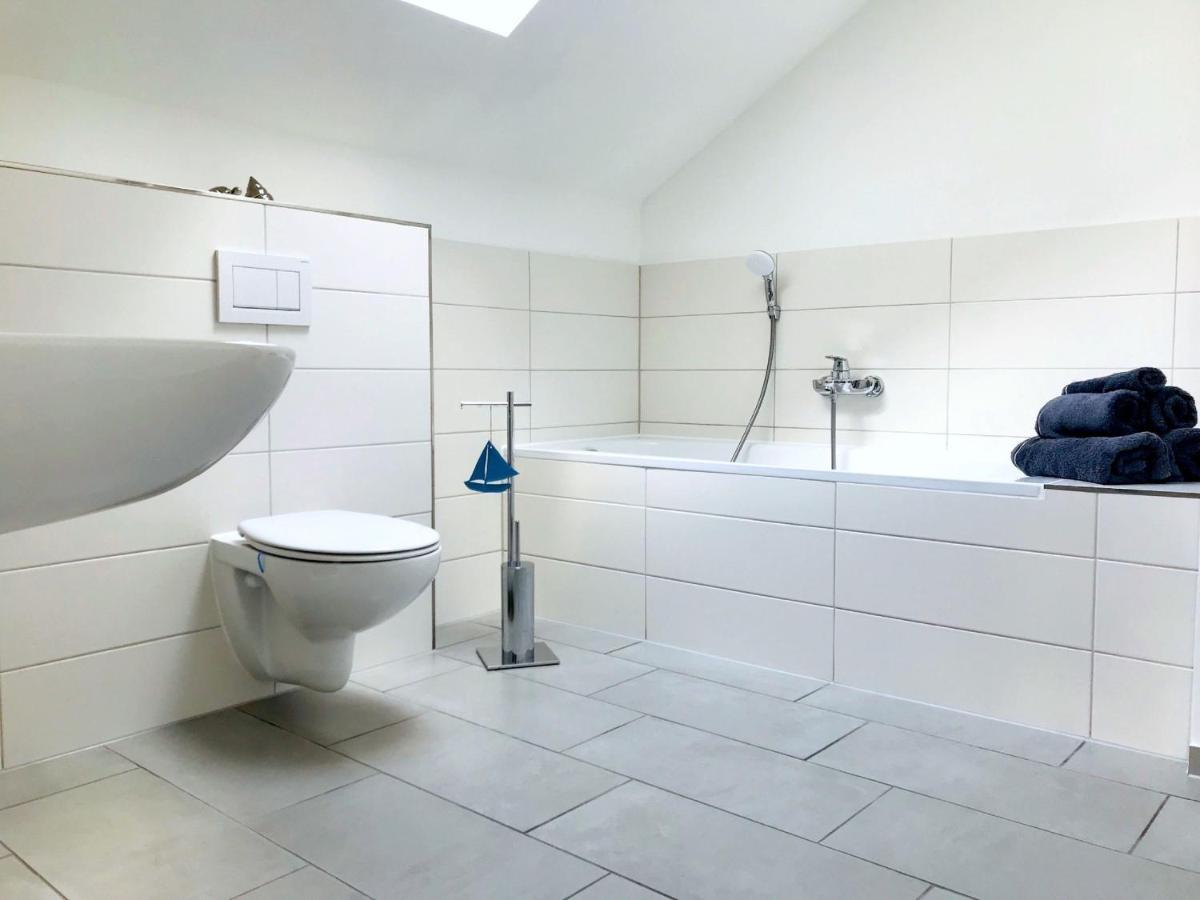 Moderne Ferienwohnung Mit Balkon, Meerblick - Ferienresidenz Zwei Boddenfewo 1-5 Lietzow Buitenkant foto